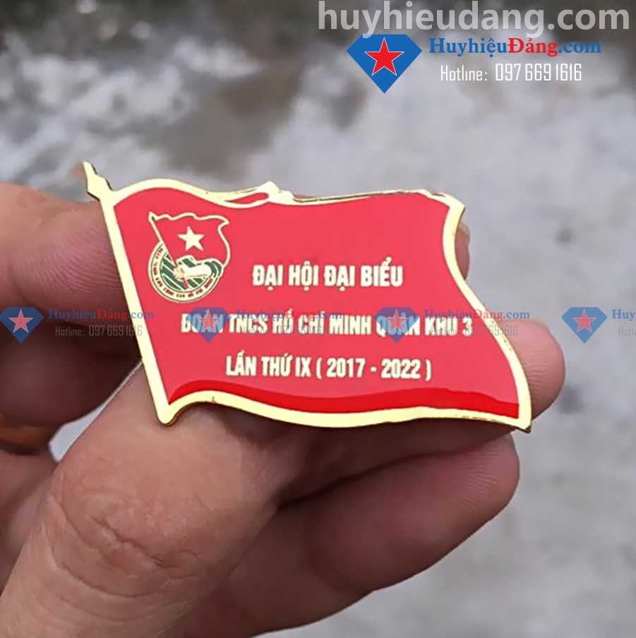 huy hiệu quà tặng đại hội in logo