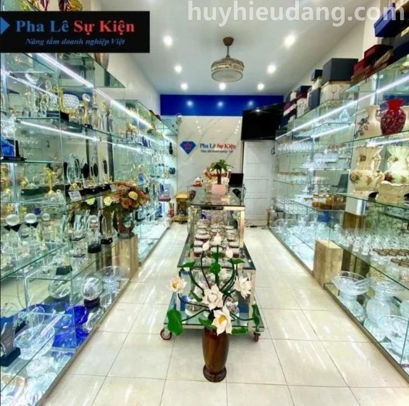 showroom pha lê hà nội